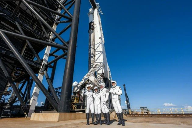 Obični ljudi takođe mogu odnijeti svemirski brod, SpaceX je poslao 4 civila u...